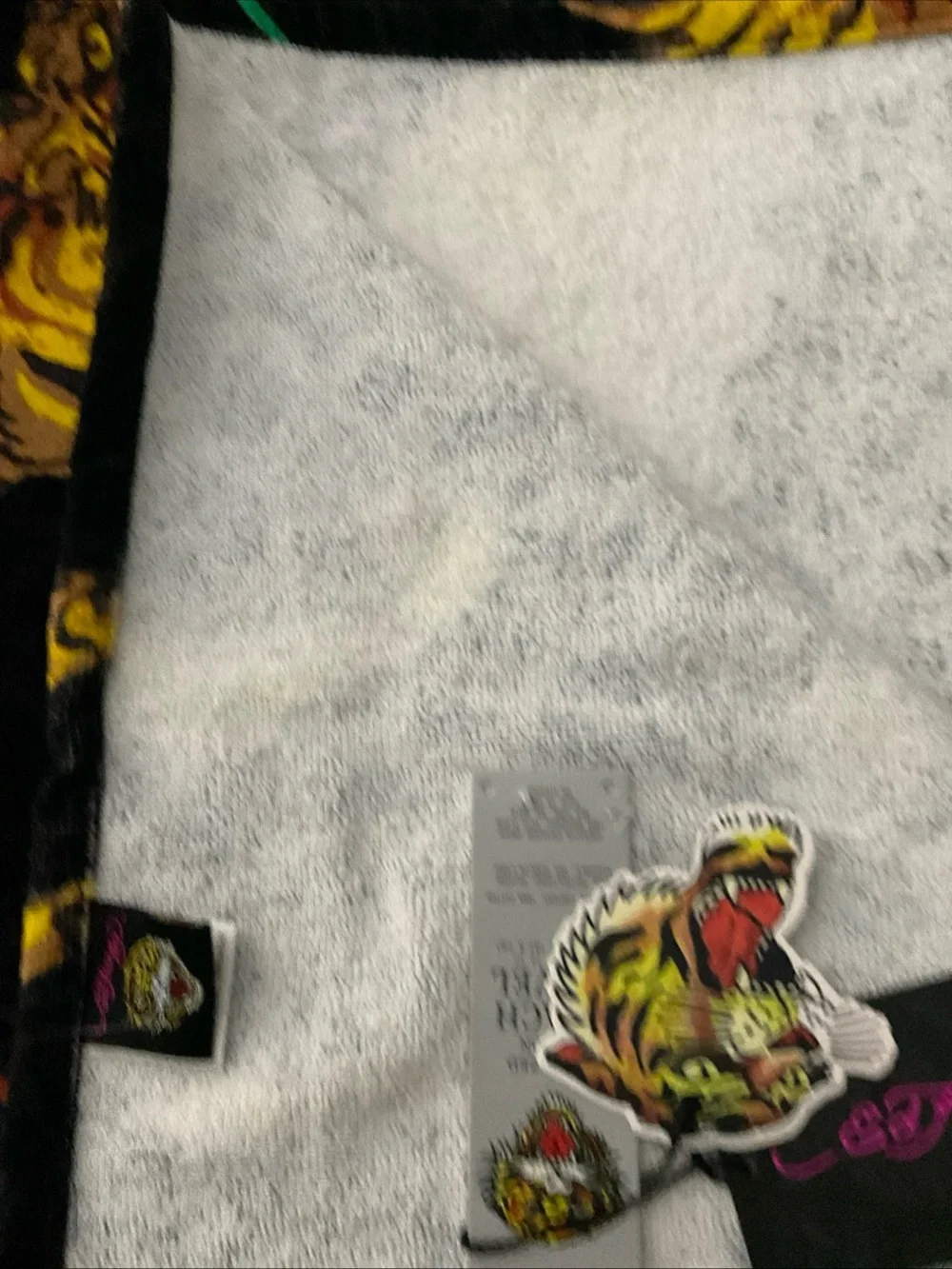 ED HARDY DESIGNS BLACK STRIPED TIGERS PRINT BEACH TOWEL 6 FEET 36x72” NWT